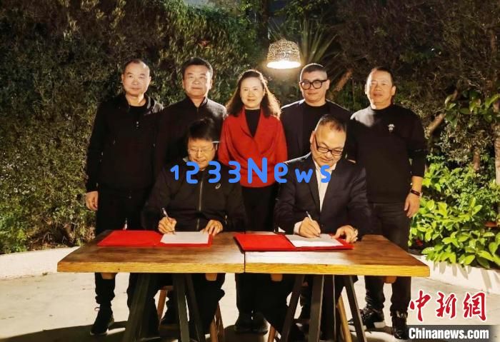 
用“爱琴蓝”与“中国红”绘就合作新篇：构建友好共赢的国际合作新模式
