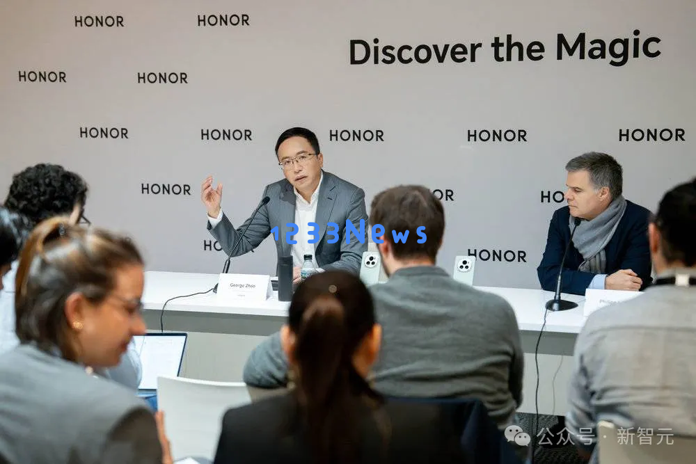 八年磨一剑，国产首款AI Agent手机跑赢苹果！手机学会「自动驾驶」秀翻全场