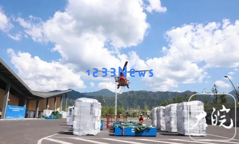 中国首创！黄山风景区采用直升机“空运”百余吨电力设备打破传统运输方式