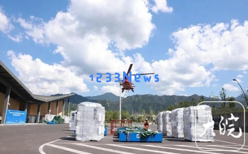 中国首创！黄山风景区采用直升机“空运”百余吨电力设备打破传统运输方式