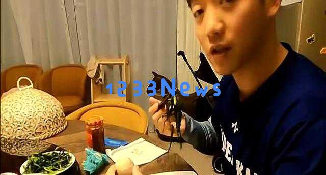 郑恺苗苗分享三胎可爱照片，2岁女儿走路摔跤搞笑，一家五口其乐融融幸福满满