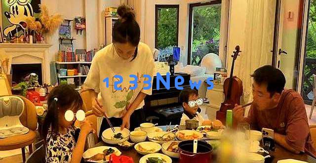 郑恺苗苗分享三胎可爱照片，2岁女儿走路摔跤搞笑，一家五口其乐融融幸福满满