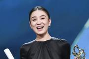 宋佳最新三张心情摄影曝光，连连夺得白玉兰视后引发众多惊喜