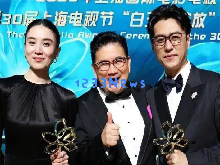 “咸猪手、抢风头”，一张合影，引发了白玉兰颁奖当天的“争议”？
