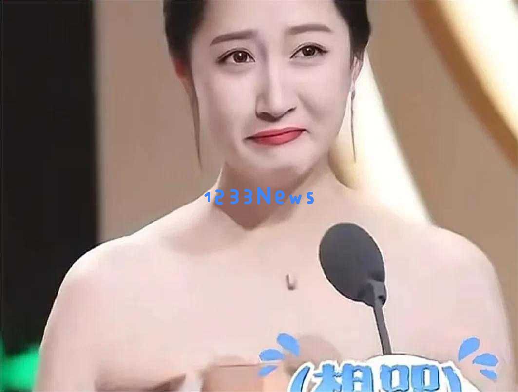 “咸猪手、抢风头”，一张合影，引发了白玉兰颁奖当天的“争议”？