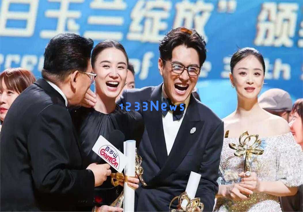 “咸猪手、抢风头”，一张合影，引发了白玉兰颁奖当天的“争议”？
