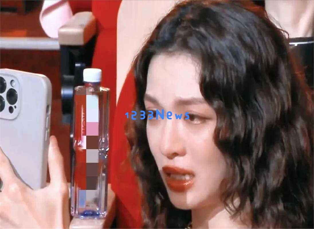 “咸猪手、抢风头”，一张合影，引发了白玉兰颁奖当天的“争议”？