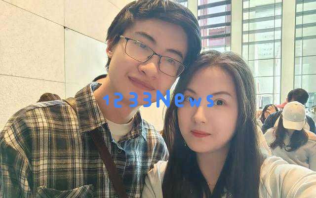 庞众望在沧州餐厅被拍到，热情与邻桌互动，饭后与女友甜蜜逛街