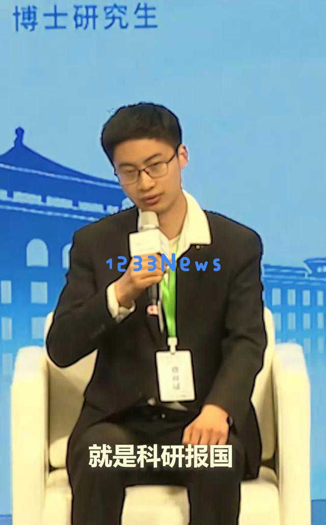 庞众望在沧州餐厅被拍到，热情与邻桌互动，饭后与女友甜蜜逛街
