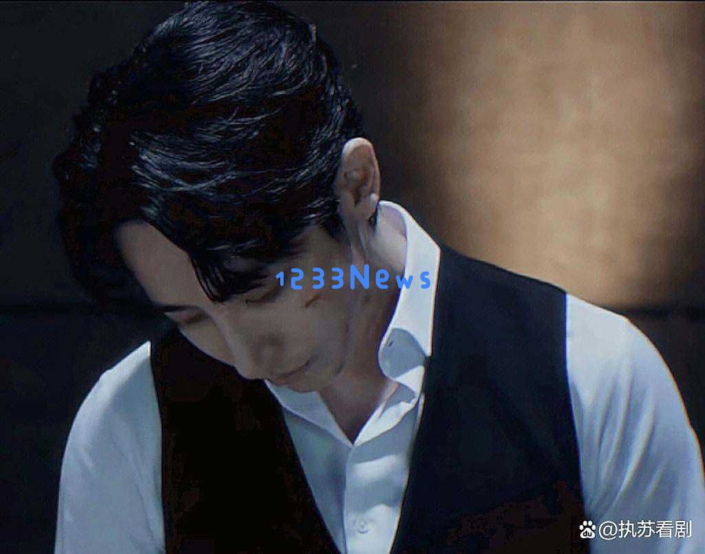 短剧男神们跪姿风采大揭秘，王译磊战损满身，姚冠宇三摇一跪令人期待，想先扶助谁呢