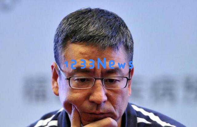 56岁白岩松身患抑郁症，白发苍苍却依然坚持奋斗，感人的人生故事让人动容！
