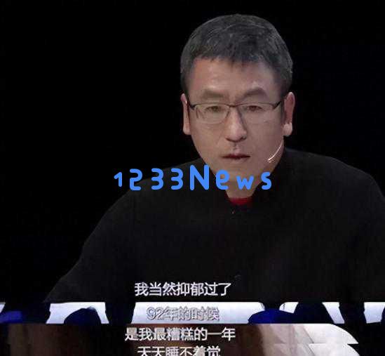 56岁白岩松身患抑郁症，白发苍苍却依然坚持奋斗，感人的人生故事让人动容！