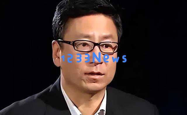 56岁白岩松身患抑郁症，白发苍苍却依然坚持奋斗，感人的人生故事让人动容！