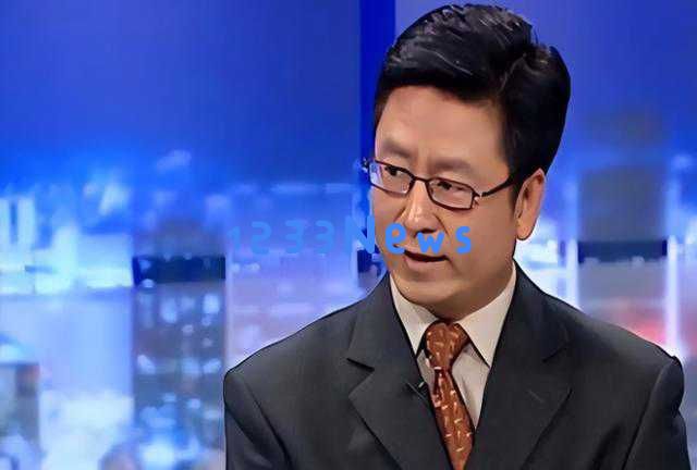 56岁白岩松身患抑郁症，白发苍苍却依然坚持奋斗，感人的人生故事让人动容！