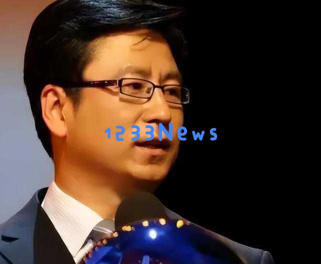 56岁白岩松身患抑郁症，白发苍苍却依然坚持奋斗，感人的人生故事让人动容！