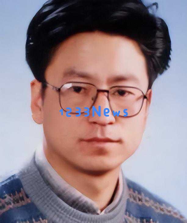 56岁白岩松身患抑郁症，白发苍苍却依然坚持奋斗，感人的人生故事让人动容！