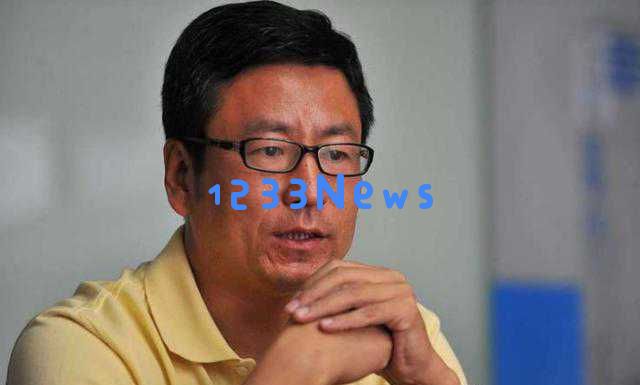 56岁白岩松身患抑郁症，白发苍苍却依然坚持奋斗，感人的人生故事让人动容！