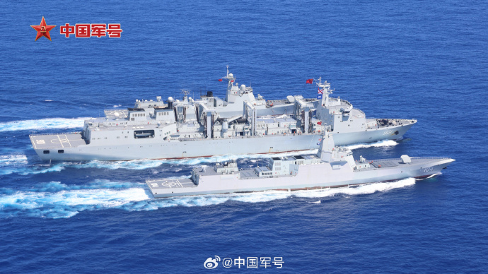 中国海军双航母编队远洋开展实战化演练，提升战斗实力与协同作战能力