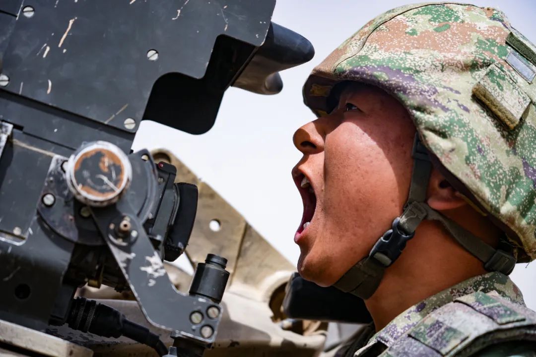 突破困境、化解难题！激烈射击震撼全场，引发热烈反响！