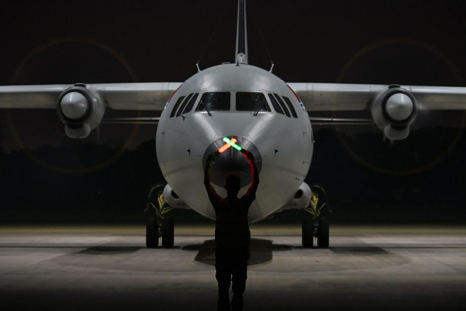 东部战区海军航空兵某团成功开展长时间反潜作战训练演练