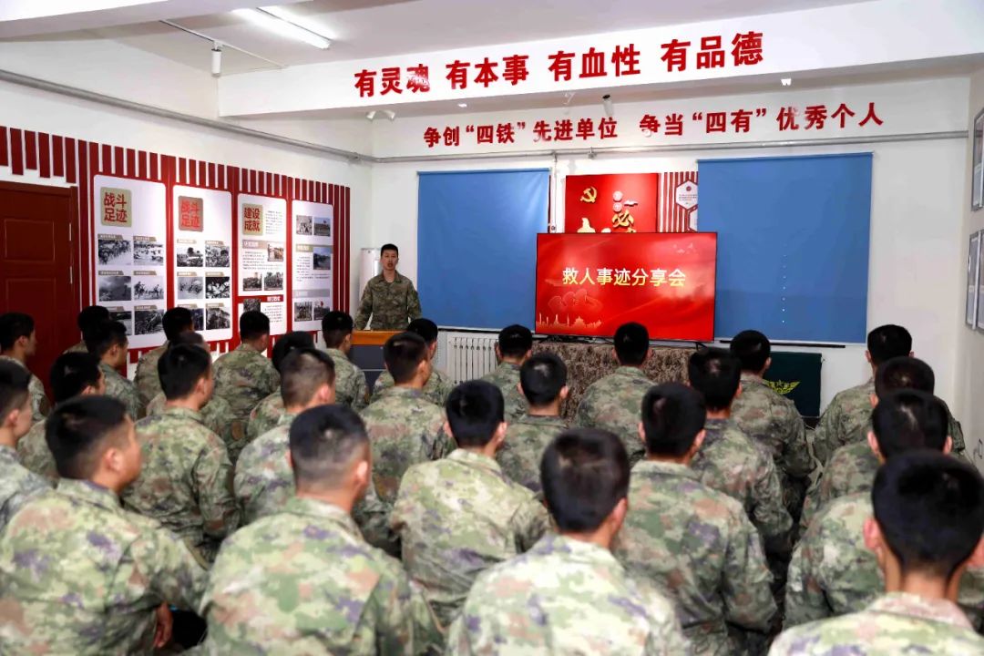在万米高空，他果断施救，成功阻止飞机紧急迫降事件