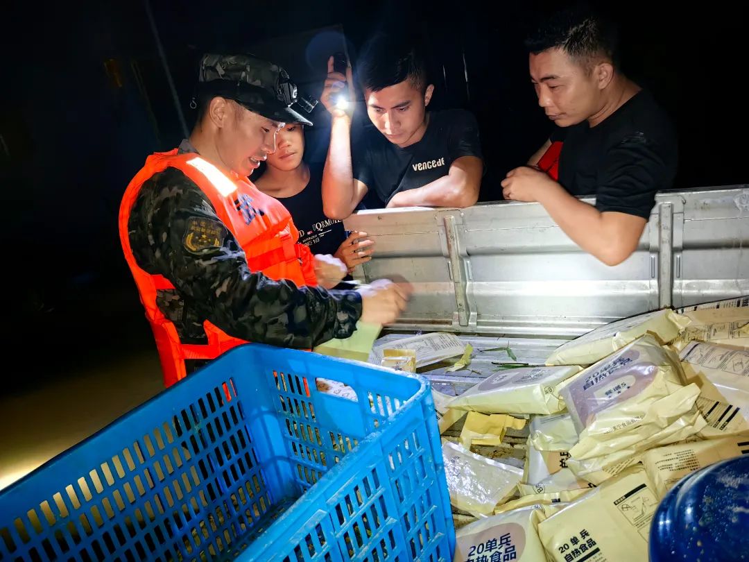 逆风而行！武警官兵紧急投入抗洪抢险与救援行动
