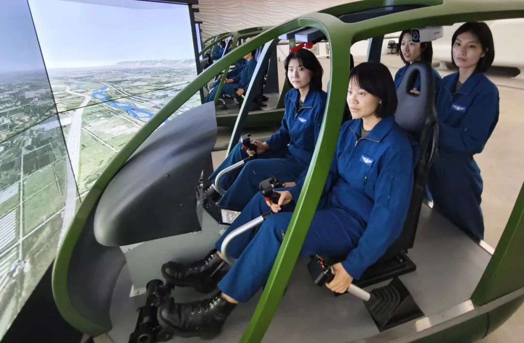 新一轮陆军女飞行员全优考核成功，展现过硬实力与风采！