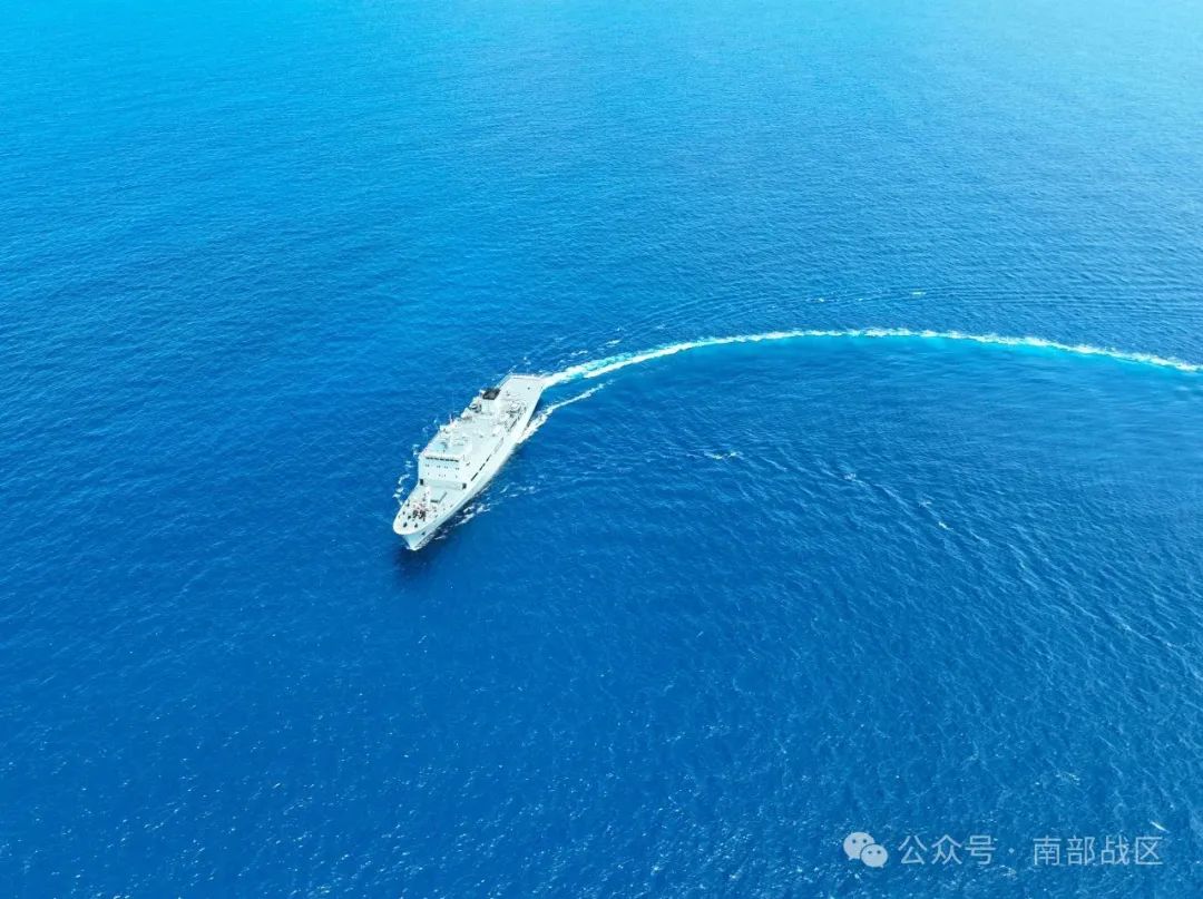 海洋深处的勇者锤炼铁拳打造钢铁战舰雄风