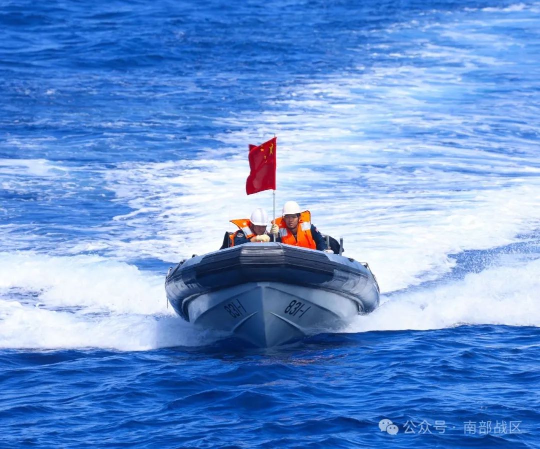 海洋深处的勇者锤炼铁拳打造钢铁战舰雄风