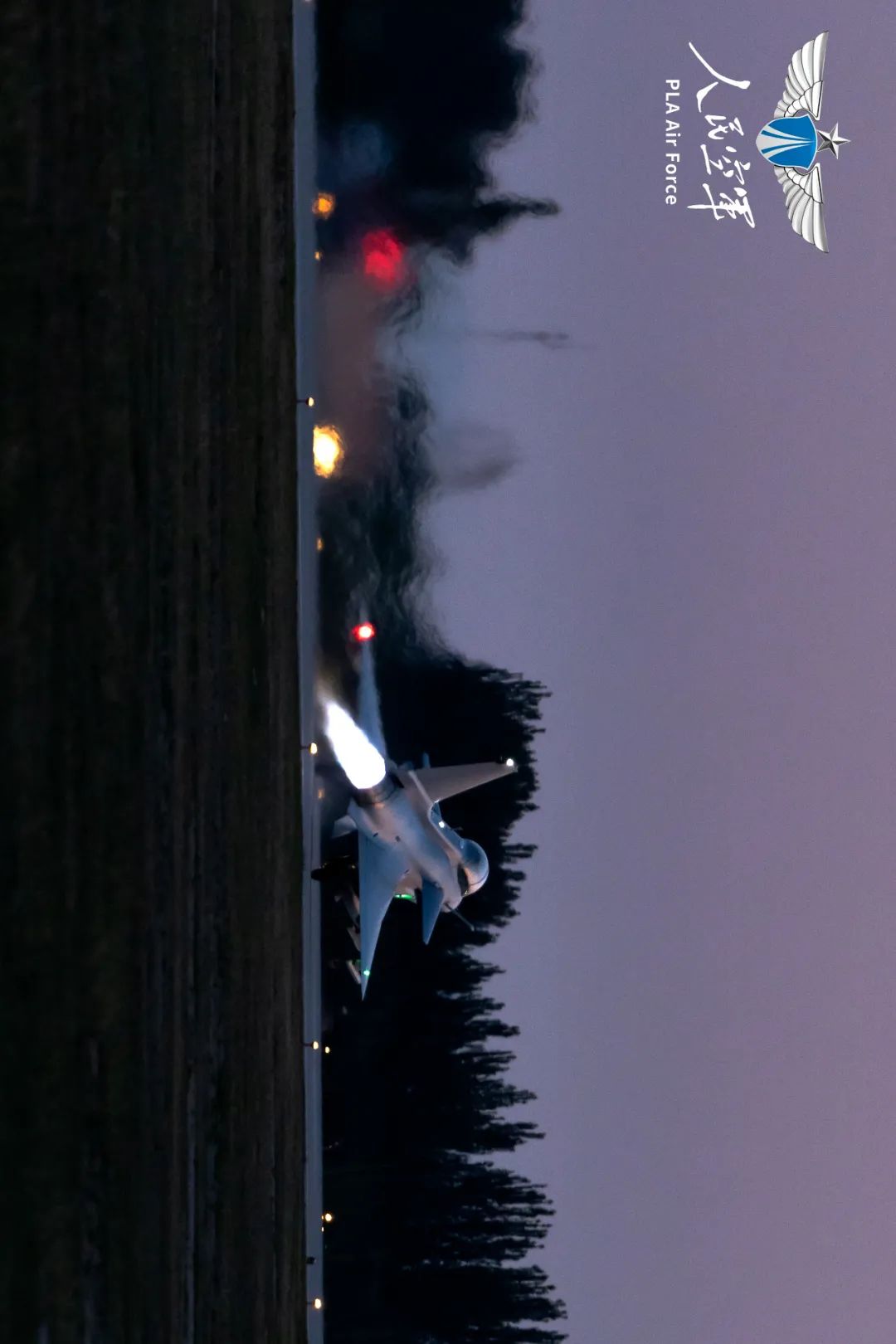 跨越昼夜的飞行之美：镜头下的战斗场景全景记录