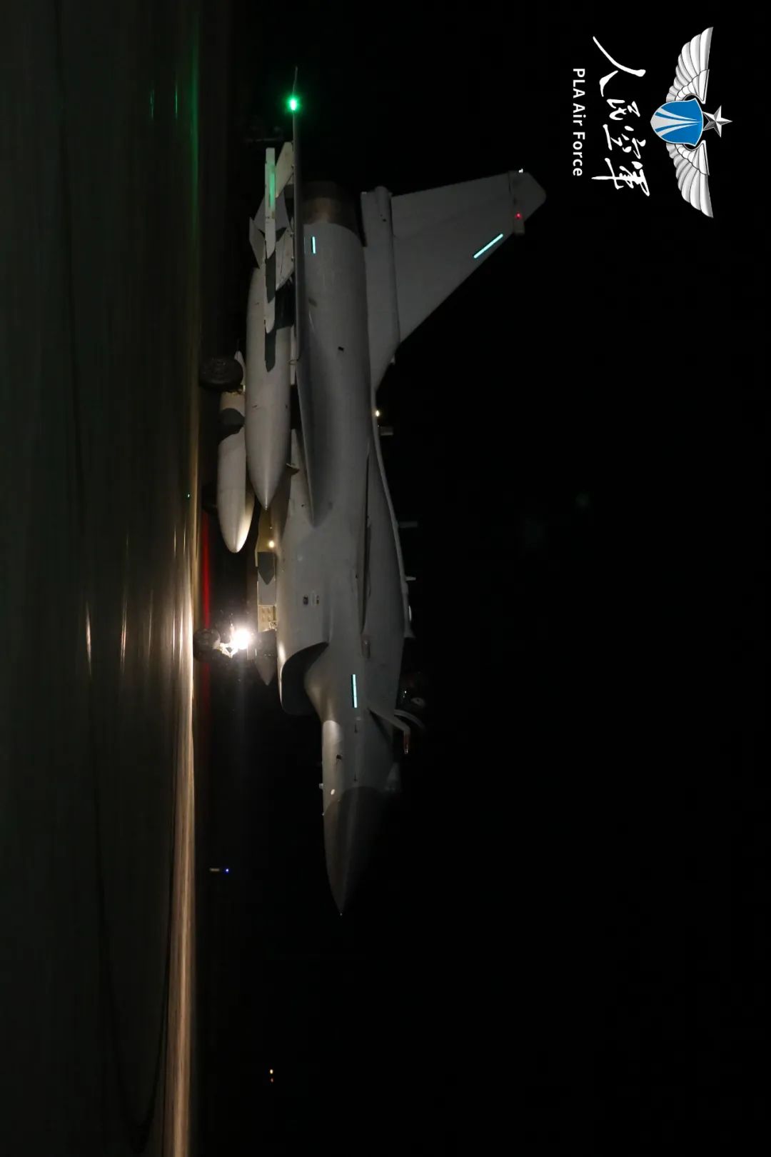 跨越昼夜的飞行之美：镜头下的战斗场景全景记录