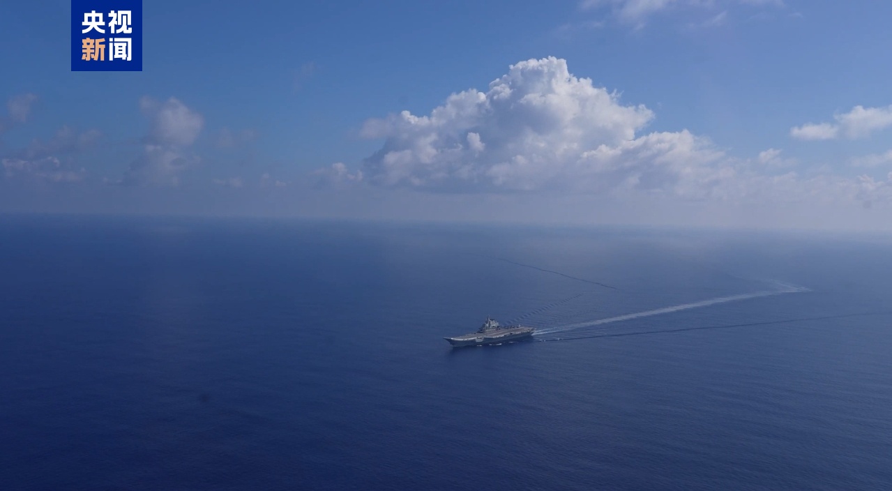 海军辽宁舰与山东舰航母编队成功完成多项实战化训练任务，提升战备能力