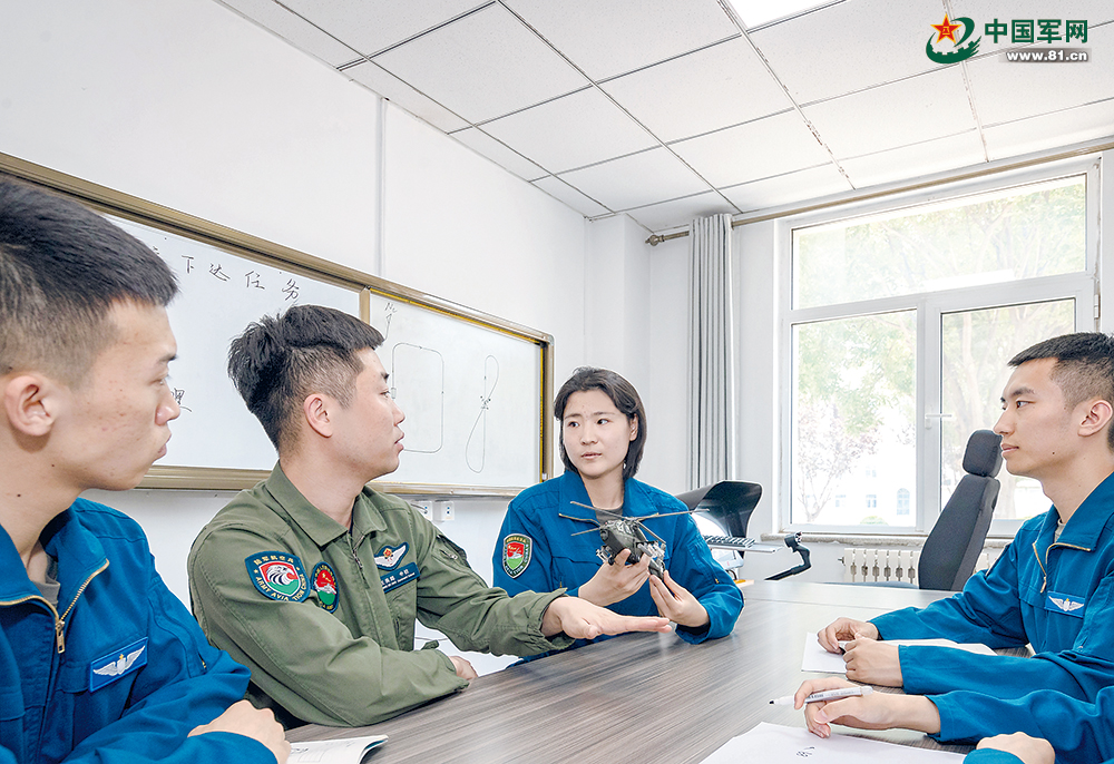 青春磨砺铸辉煌——陆军航空兵学院某旅飞行学员毕业考核精彩瞬间