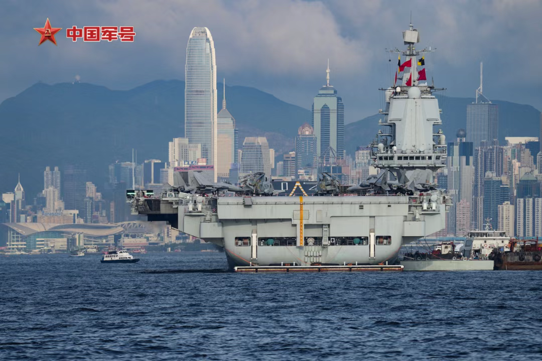 震撼画面+超清视角！山东舰新片曝光维港震撼大片
