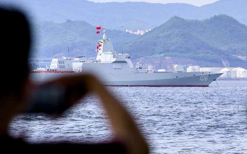 山东舰携三艘驱护舰亮相香港航母编队怎样协调合作、发挥最大效能？