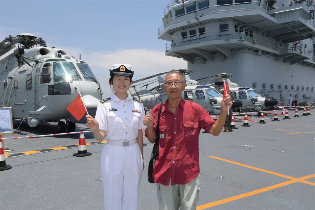 急需帮助！手机锁屏1423分钟，八旬老人与山东舰的梦想如何实现
