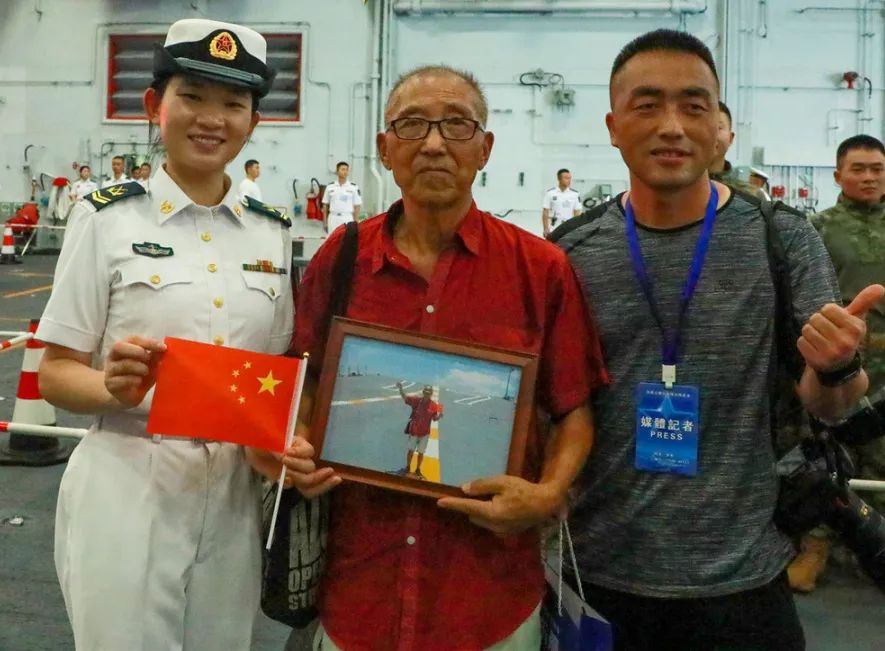 急需帮助！手机锁屏1423分钟，八旬老人与山东舰的梦想如何实现