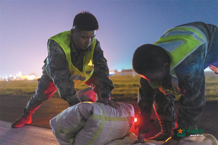 空军航空兵某旅飞行训练的精彩瞬间与成长记录