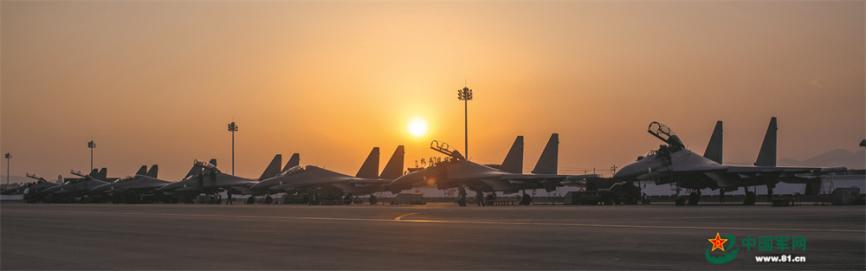 空军航空兵某旅飞行训练的精彩瞬间与成长记录