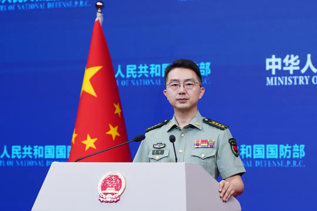 国防部就外国船只悬挂五星红旗以防袭击一事作出回应，强调国家安全重要性