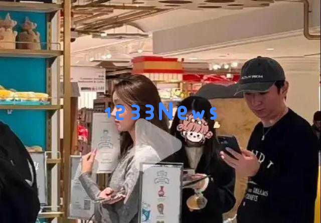王思聪与伴侣浪漫巴黎之行，情侣鞋成为热门话题，引发网友热议