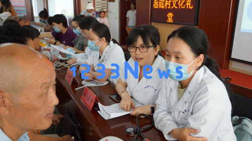 “在家附近设置专家门诊，为您提供更便捷的医疗服务！”