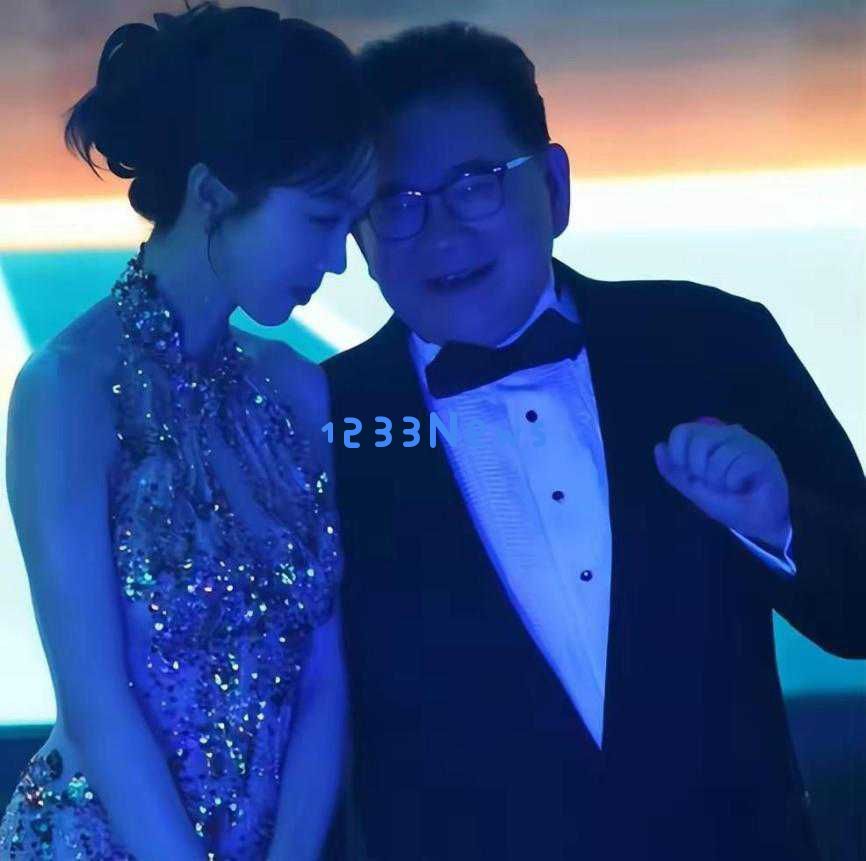 白玉兰颁奖典礼尴尬瞬间曝光！曹可凡试图抢C位，获奖者被无视的丑闻引发热议