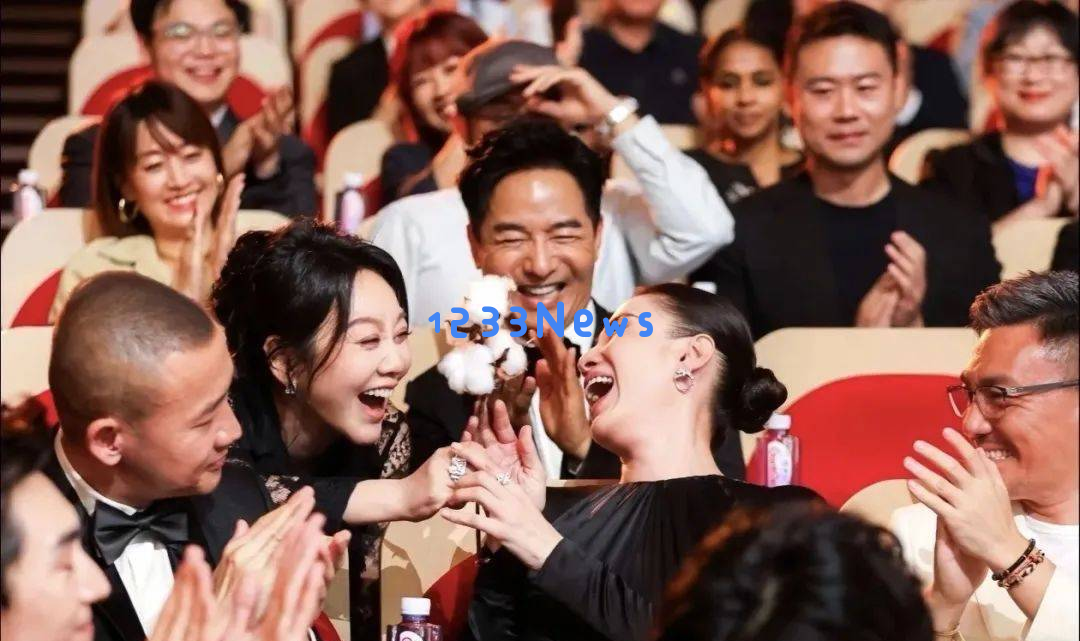 白玉兰奖引燃女星争相发声，宋佳直言不讳、关晓彤激动落泪、蒋欣评价获奖不止一次
