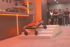 在杭州体验机器人购买新方式，首家“机器人4S店”如期开门迎客，犹如购车般便捷