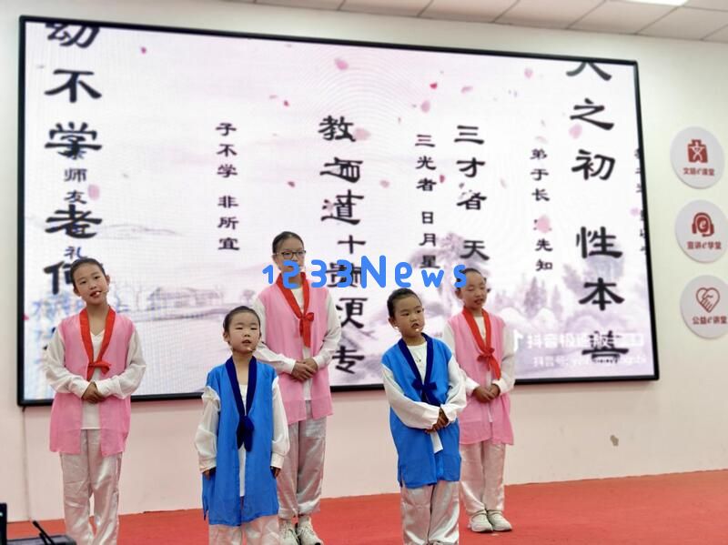 温暖七彩夏日童心飞扬南城区街道爱心暑托班启航温馨之旅