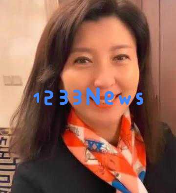 国民媳妇闫学晶，51岁迎来奶奶生活，45岁时又添二胎，这背后有何故事？