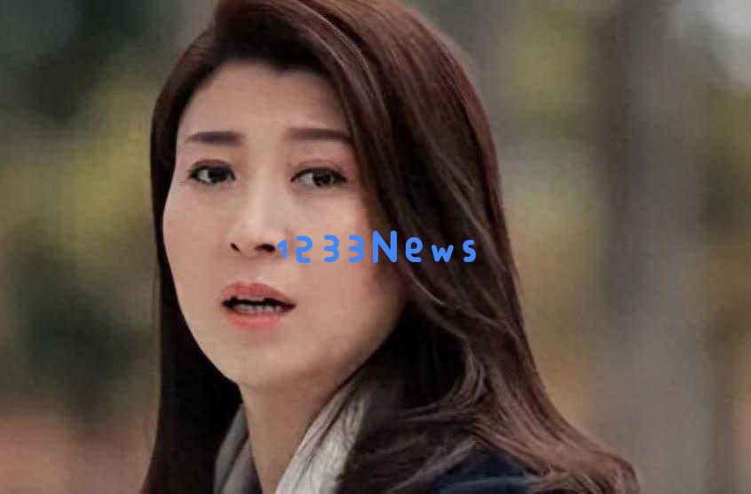 国民媳妇闫学晶，51岁迎来奶奶生活，45岁时又添二胎，这背后有何故事？