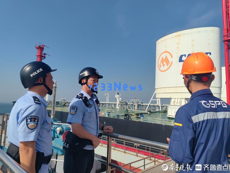 全球首艘双翼动力风帆油轮成功靠泊，黄岛边检站全力护航保障