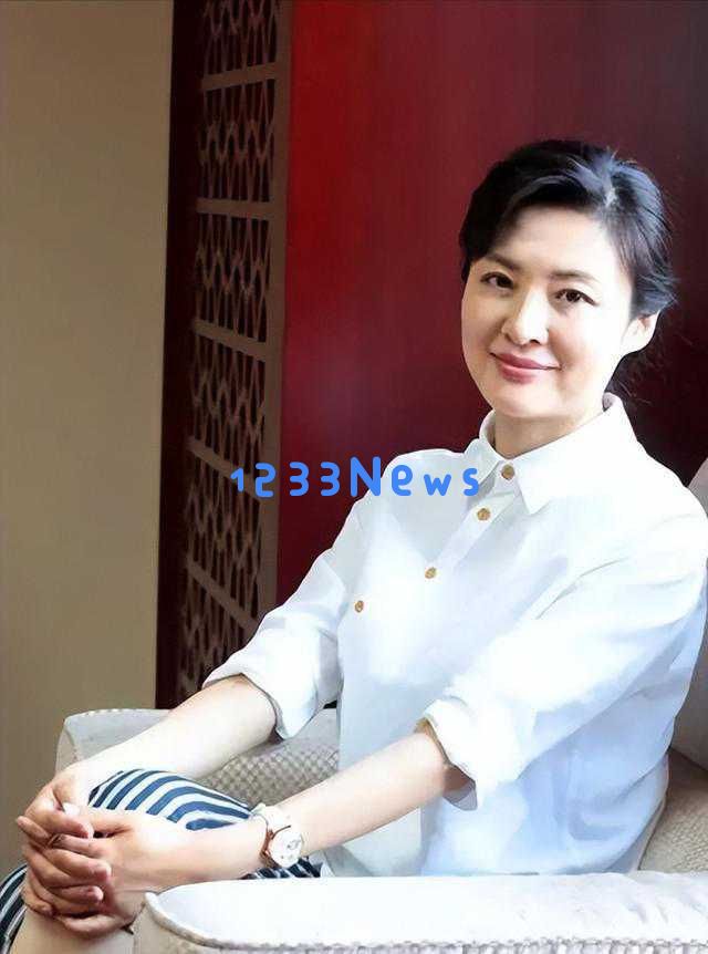 周涛与春晚旧友同台重聚，优雅气质如昔，网友感叹岁月如梭